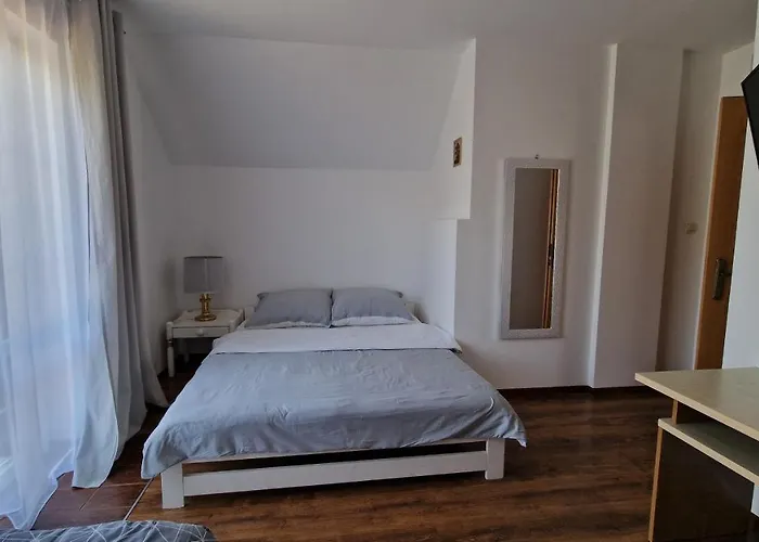 农家乐 Przystan Wodnica 乌斯特卡